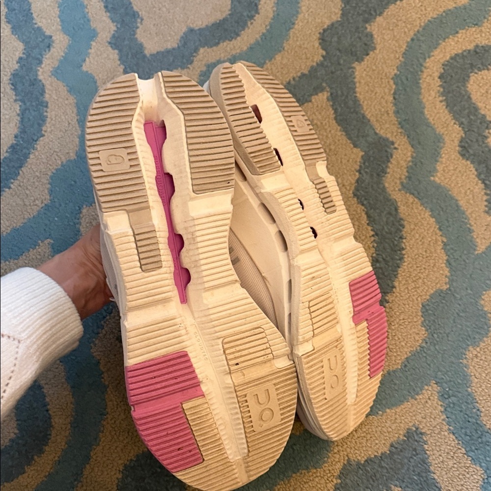 On Running Women's Sneakers in White and Light Pink - Picture 4 of 7